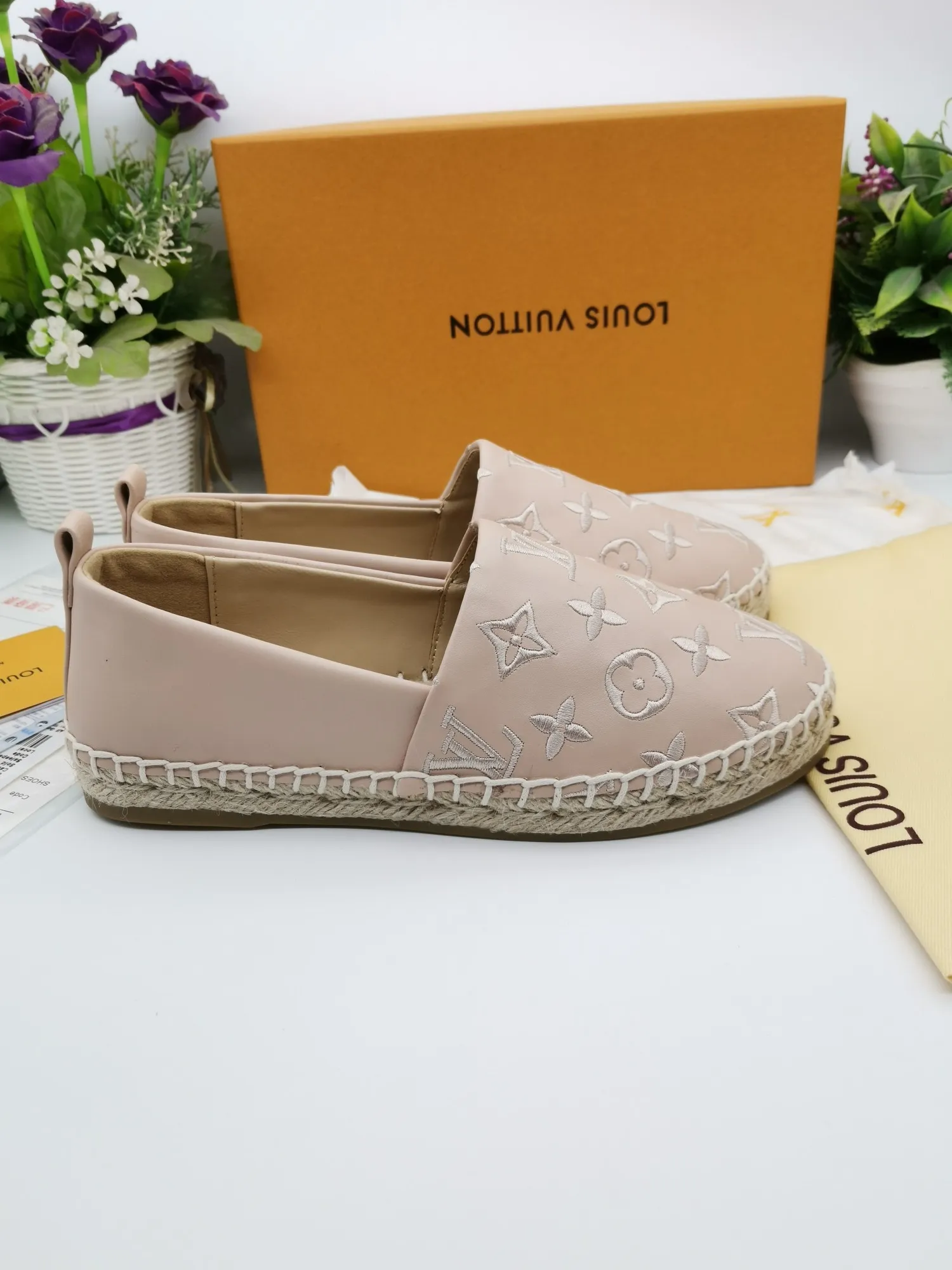 👟👟Ex-factory price 360👟👟 Men +10 LV couple model counter 19ss autumn and winter new straw women's mixed material gold thread letter fisherman shoes 4⃣Color: pink, apricot, yellow, black, blue. 6⃣Women’s model: sizes 34-41. Men's 40 to 46